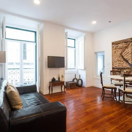 Historical Center Renewed דירה *